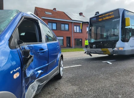 bus steenweg op merksplas ongeval
