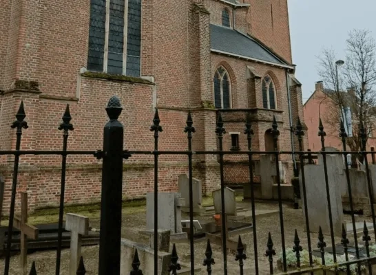 kerk Vlimmeren begraafplaats kerkhof ontgravingswerken