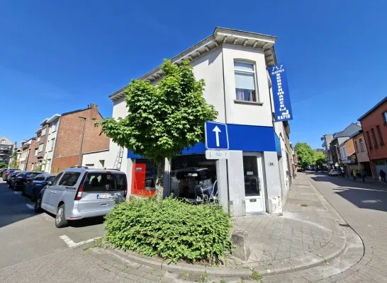Auto tegen gevel Turnhout