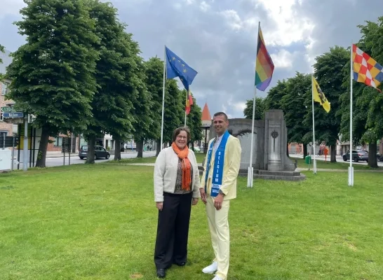 Pride-vlag dorpsplein Berlaar Laurens Bervoets