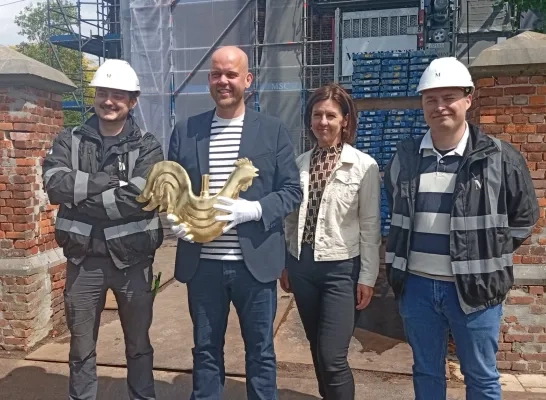 Gerestaureerde kerktoren krijgt opnieuw een haan