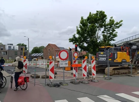 Het oude seinhuisje in Battel wordt afgebroken