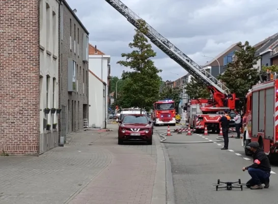 Koning Albertstraat in Walem afgesloten door brand in appartementsgebouw
