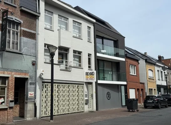 inbraak juwelier inbreker springt in kanaal en verdrinkt