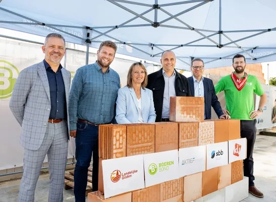 Eerstesteenlegging nieuw kantoorgebouw in Geel