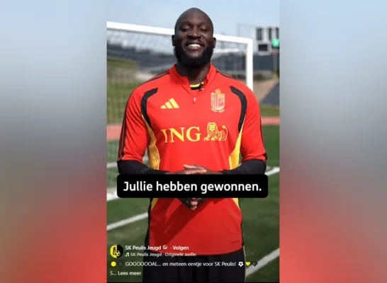 Romelu Lukaku feliciteert SK Peulis