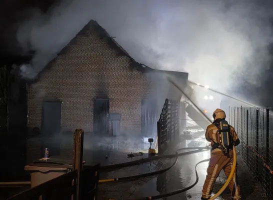 Brand tuinhuis en schuur Wechelderzande