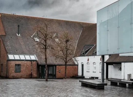 Buspaleis glazen panelen Grote Markt Herentals