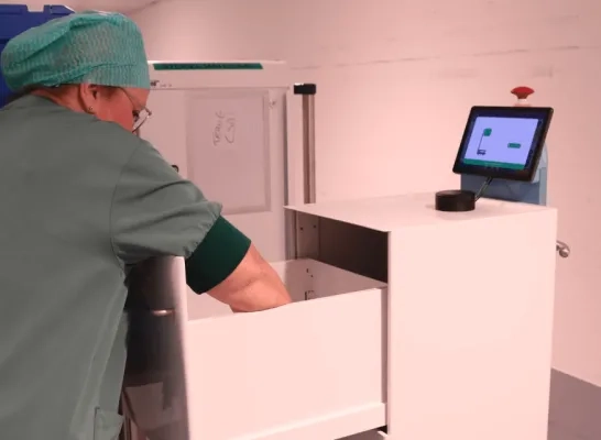 Zelfrijdende transportrobot in ziekenhuis Geel