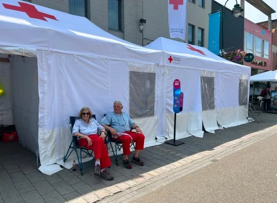 Braderij in Heist onder loden zon