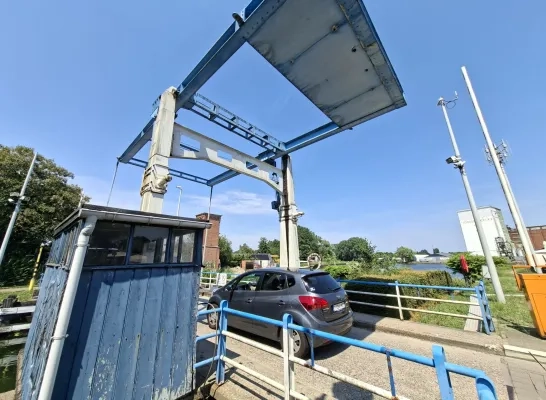 Bruggen gestremd op kanaal Turnhout-Dessel-Schoten