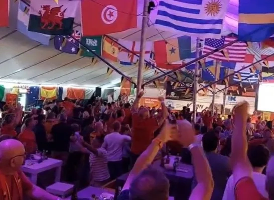 Supporters volgen wedstrijd Rode Duivels op groot scherm