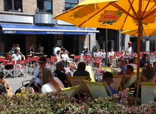 Café de zwarte ruiter
