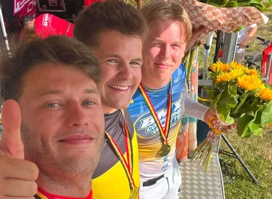 Mathijs Verhoeven en Wannes Magdelijns flankeren de nieuwe Belgische kampioen