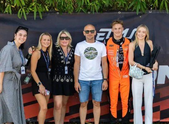 Eyckmans met zijn familie na zijn winst in Imola