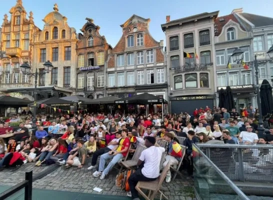 Fans op de Grote Markt in Mechelen