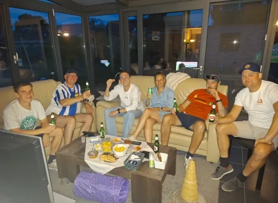 Kijkers die thuis in Dessel genoten van de match