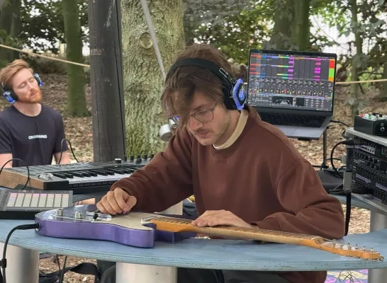 Arnases op Dreamville Yoga Tomorrowland
