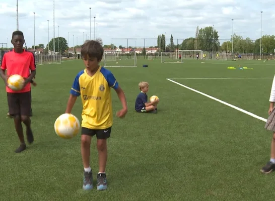 50 kinderen genieten van gratis voetbalkamp Lyra-Lierse