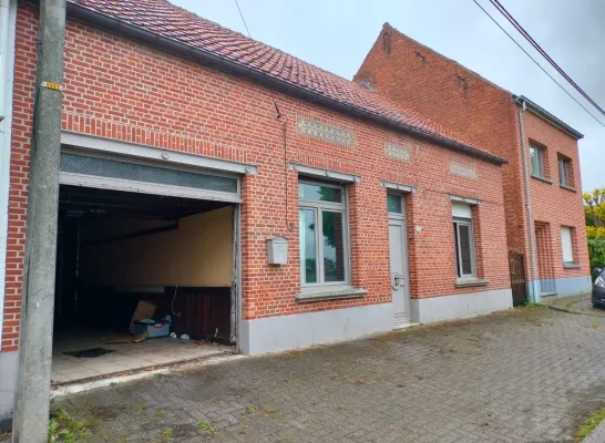 In dit pand in Voortkapel werden meer dan 500 cannabisplantjes ontdekt