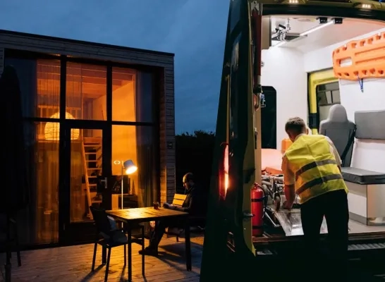 tiny house ambulance.jpg ongeval man onder tiny house