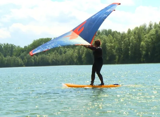 Wingfoilen is de nieuwste sport die je in Hombeek kan uitoefenen