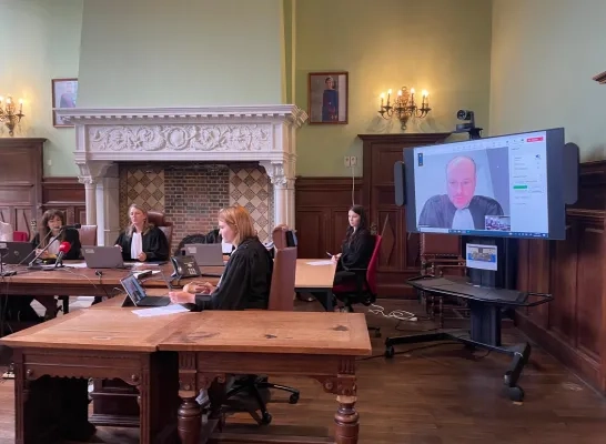 De eerste hybride rechtbankzitting is een feit