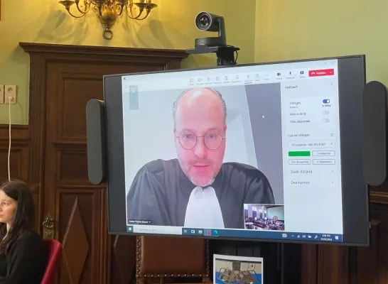De eerste hybride rechtbankzitting is een feit