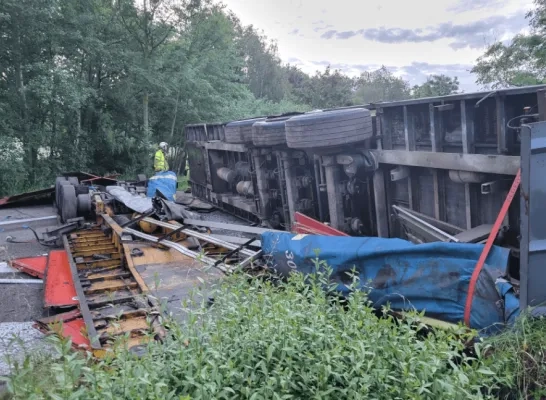 vrachtwagen gekanteld zuiderring Mol 