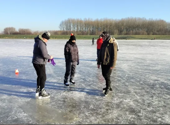 schaatsen_bleukensweide_110124.jpg