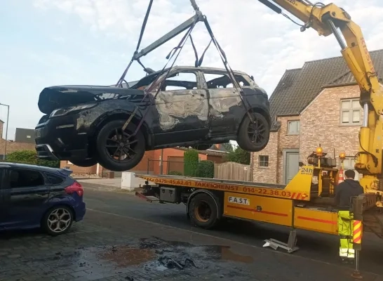 Auto uitgebrand Zoerle-Parwijs 060624 Auto uitgebrand Zoerle-Parwijs 060624