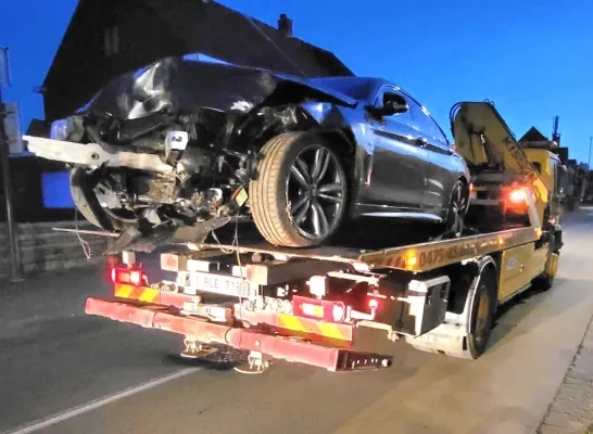 ongeval Herselt auto in bosje gewonden naar ziekenhuis ongeval Herselt auto in bosje gewonden naar ziekenhuis
