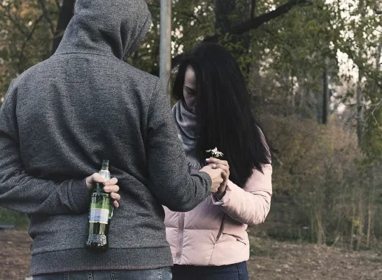 man bedreigt vrouw rechtenvrije stockfoto.jpg man bedreigt vrouw rechtenvrije stockfoto