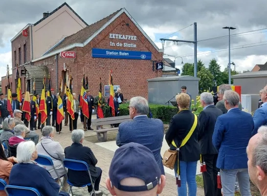 onthulling gedenkplaat adeleine hus balen
