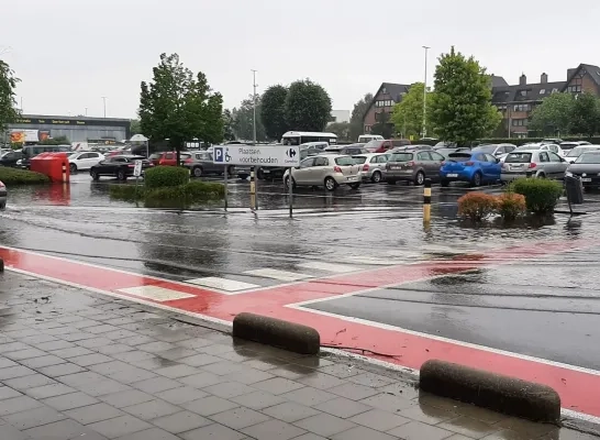 Parking Carrefour Parklaan Turnhout onder water Parking Carrefour Parklaan Turnhout onder water