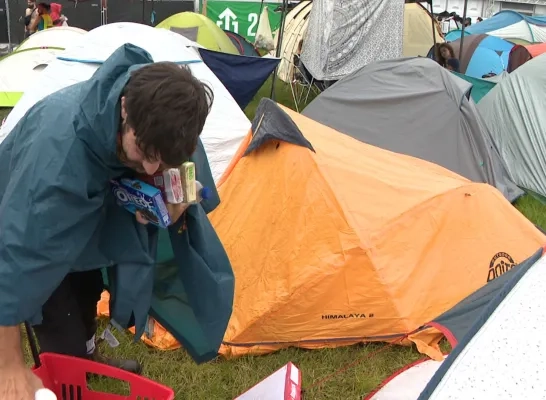 Natte tenten op de camping Natte tenten op de camping