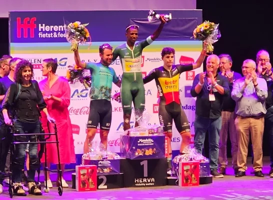 Biniam Girmay wint na-tourcriterium Herentals