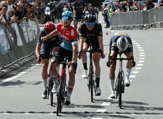 Westmeerbeeknaar Liam Van Bylen wint eerste etappe in Ronde van Vlaams-Brabant Westmeerbeeknaar Liam Van Bylen wint eerste etappe in Ronde van Vlaams-Brabant