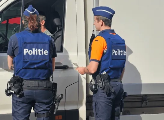 De politie controleert voertuigen in Nijlen De politie controleert voertuigen in Nijlen