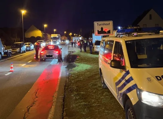 Politie doet controles op drugstoerisme en zwartrijden Politie doet controles op drugstoerisme en zwartrijden