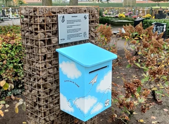 Brievenbus gemis en troost Brievenbus gemis en troost