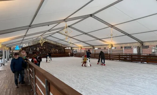 ijspiste schaatsen winterbornemland kardinaal Cardijnplein
