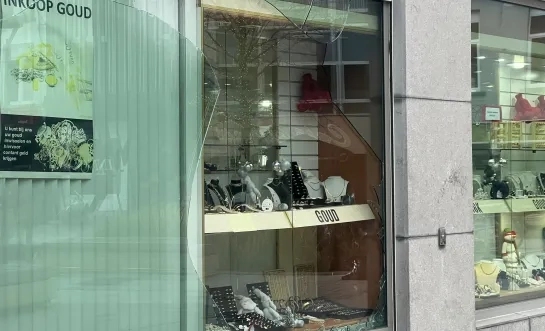 Ramkraak verijdeld door voorbijgangers Goldland Mechelen