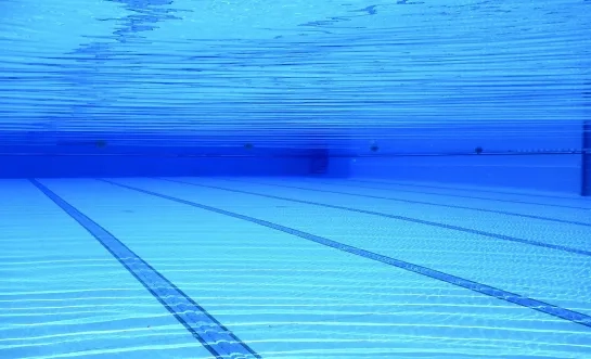 algemeen zwembad onder water