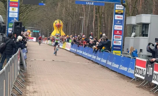 Sanne Cant Lille Krawatencross