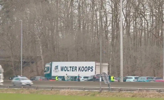 kettingbotsing auto vrachtwagen E313 Geel oost