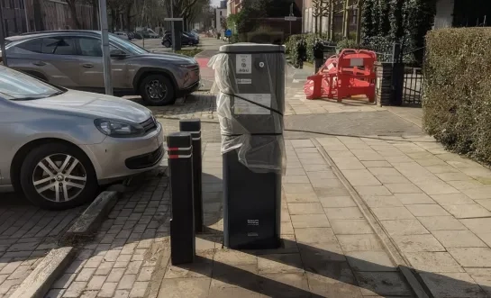 Parkeermeter op fietspad in Mol