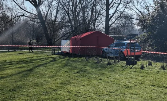 man in gracht hombeek 