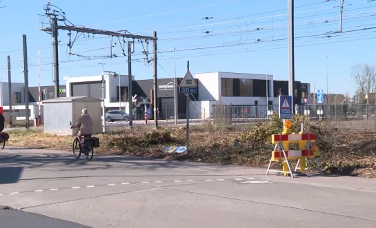 Apollonialaan overweg fietspad gevaarlijk