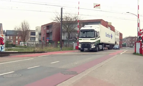 vrachtwagen zwaar verkeer hombeek leest mechelen sluipverkeer